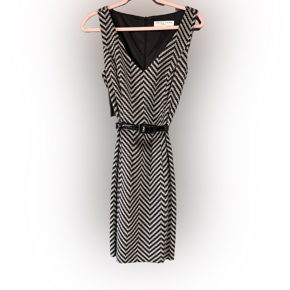 Trina Turk Chevron Sheila V-Neck Black Gray Wool Sheath Lined Dress, Size 6‎